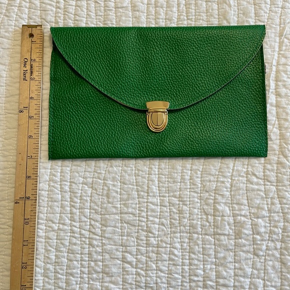 Kelly green envelope clutch with gold buckle - Picture 9 of 9